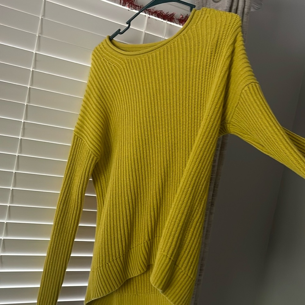 GAP sweater